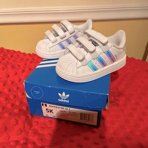 TODDLER SUPERSTAR ADIDAS Size 5 WORN ONCE